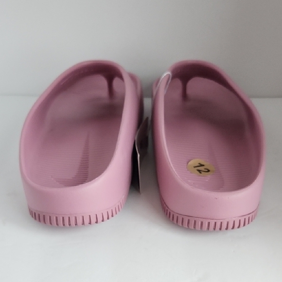 Nike Elemental Pink Flip Flops - Picture 4 of 7